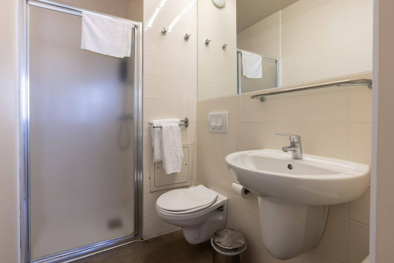 Bathroom, Study Hotel Bordeaux Lormont, Gironde