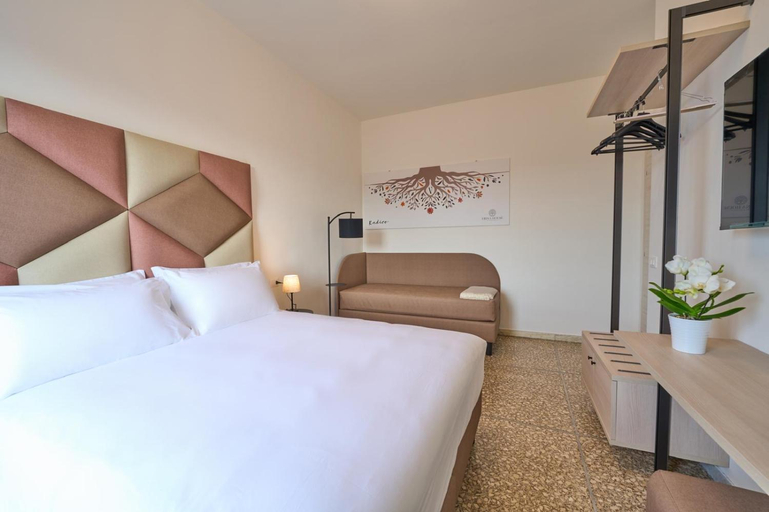 Bedroom 5, ERINAHOUSE, Rome