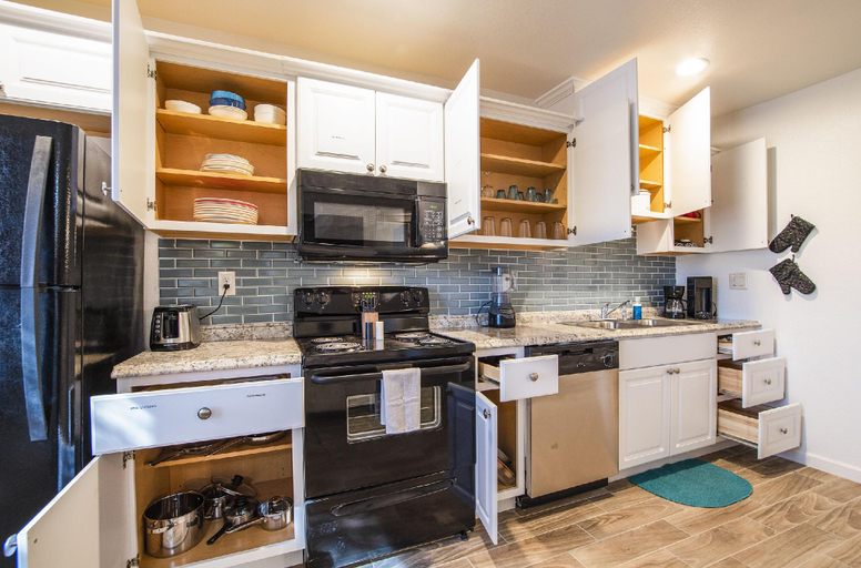 Others 5, The Avenida Condominiums, Pinal
