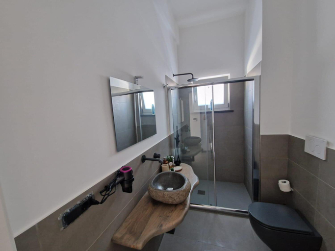 Bathroom 3, Nonno Angelino, Messina