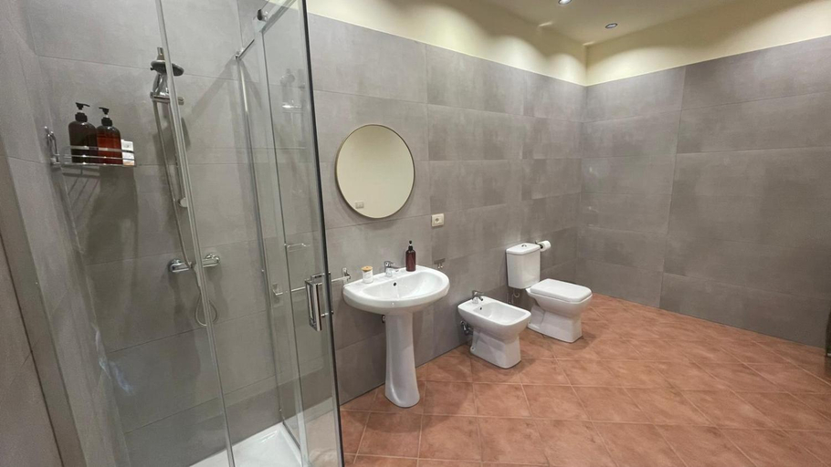 Bathroom 2, Villa del Mare, Catania