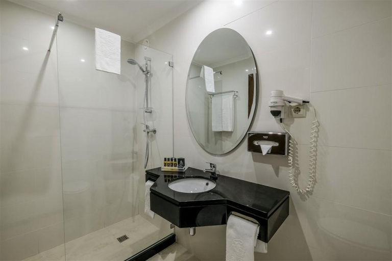Bathroom 5, Vila Galé Collection Serra da Estrela Hotel, Manteigas