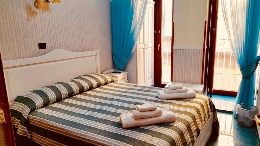 Bedroom 4, Bed & Breakfast Medea, Napoli