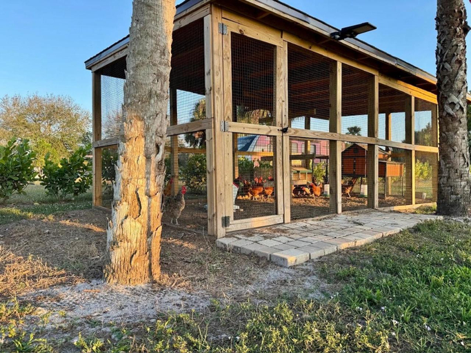 Others 3, Naples Charming Cottage, Collier