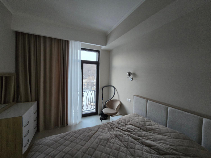 Bedroom 2, Alvina complex