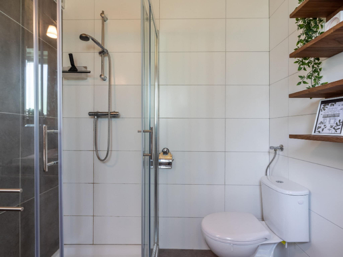 Bathroom, Unique Chalet by the Pond, Apeldoorn