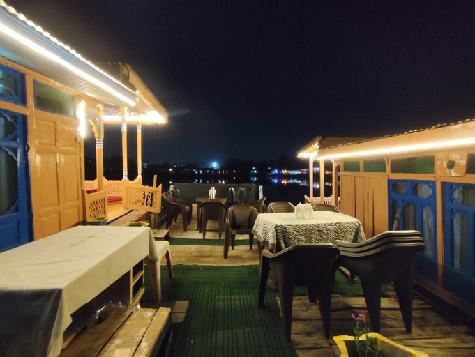 Food & Drinks 4, Houseboat New Shamus Maqbool, Srinagar