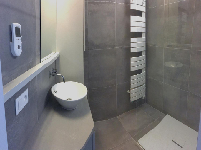 Bathroom 3, Apartment in Nieuwpoort by Sandy Beaches, West-Vlaanderen