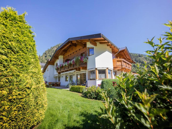 Others 3, Apartment in Niedernsill near Ski Slopes, Zell am See