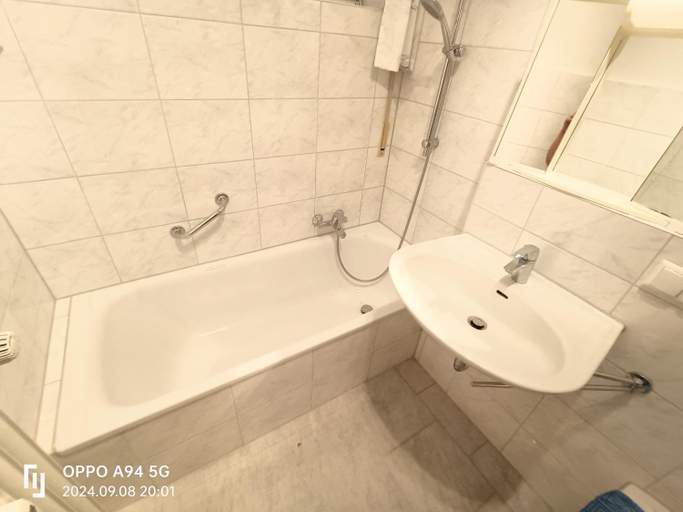 Bathroom 3, Accomodation Worfelden, Groß-Gerau