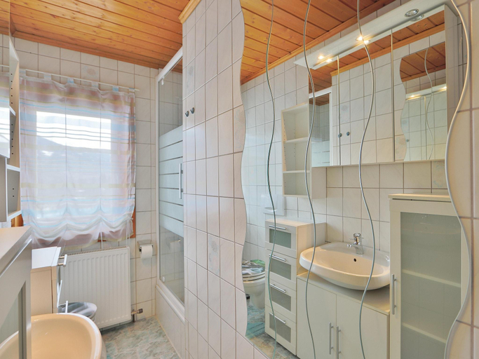 Bathroom 3, Apartment in Niedernsill near Ski Slopes, Zell am See