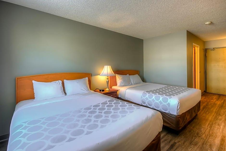 Bedroom 3, Econo Lodge, Division No. 6