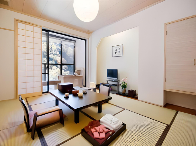 Others 5, Iyabijin, Miyoshi