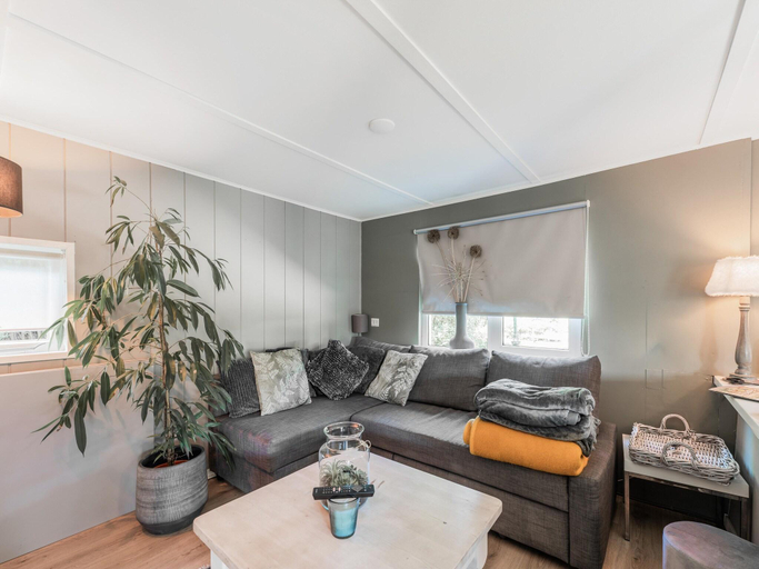 Others 5, Chalet in Reutum by Almelo Nordhorn Canal, Tubbergen