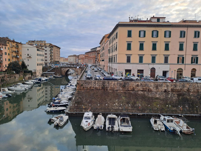 Others 5, Giappone Inn Flat, Livorno