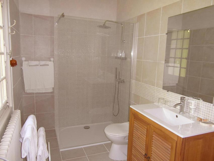 Bathroom, Le 22, Dordogne