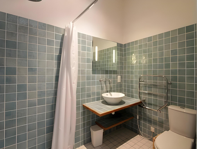 Bathroom 3, Chateau Le Tour - Chambres d'Hotes, Dordogne