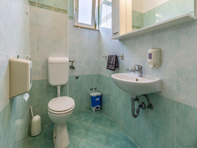Bathroom 4, Relaxing Banjole Getaway, Medulin