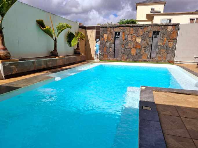 Sport & Beauty 2, Peaceful Apartments with Pool - West Villa