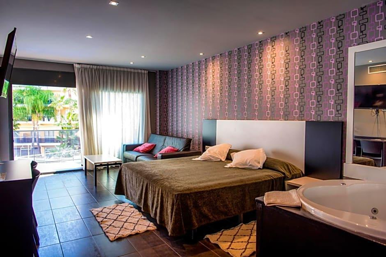 Bedroom 3, Acacias Hotel Suites Spa, Girona