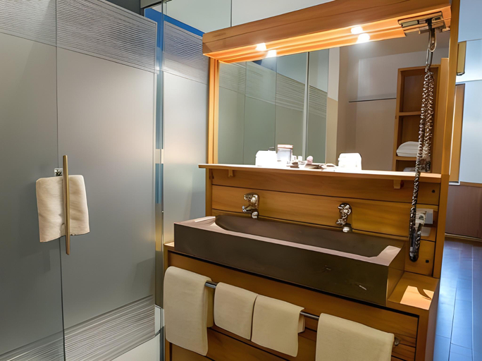 Bathroom 4, Alpine Hotel by SnowWorld, Heerlen
