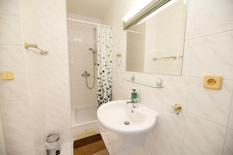 Bathroom 2, Hotylek na Myte, Semily