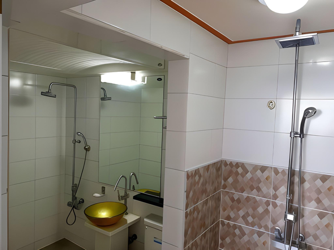 Bathroom 4, Namhae beach hotel, Namhae