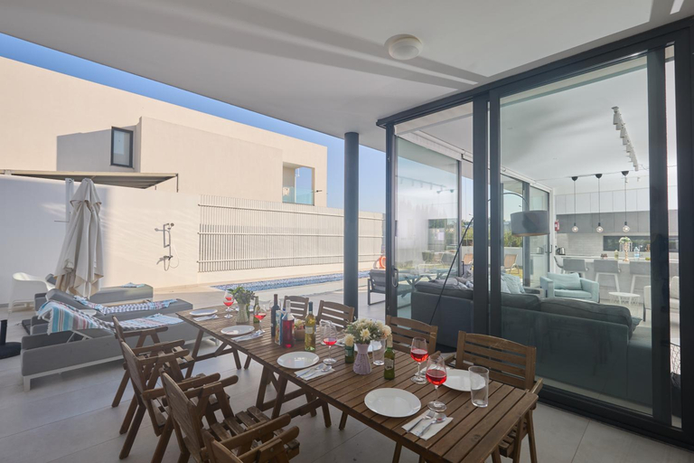 Food & Drinks, Almaria Villas