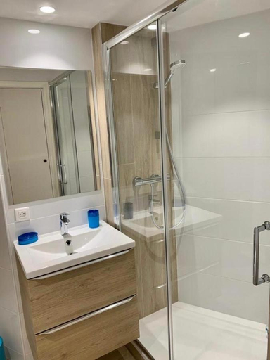Bathroom 1, Studio moderne - Port de Mandelieu - Proche Mer, Alpes-Maritimes