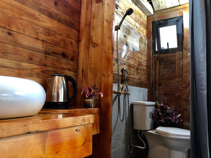 Bathroom 5, Pine Hill Villas & Camping, Sóc Sơn