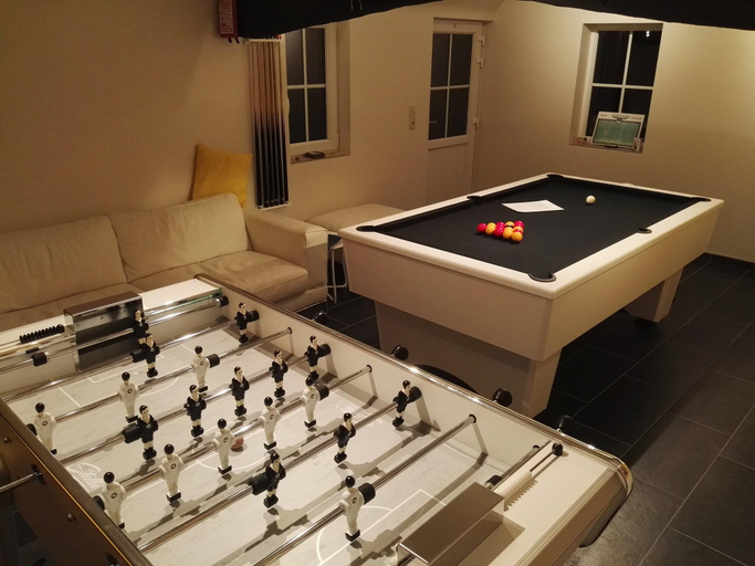 Others 3, Spacious Home with Games, Hainaut