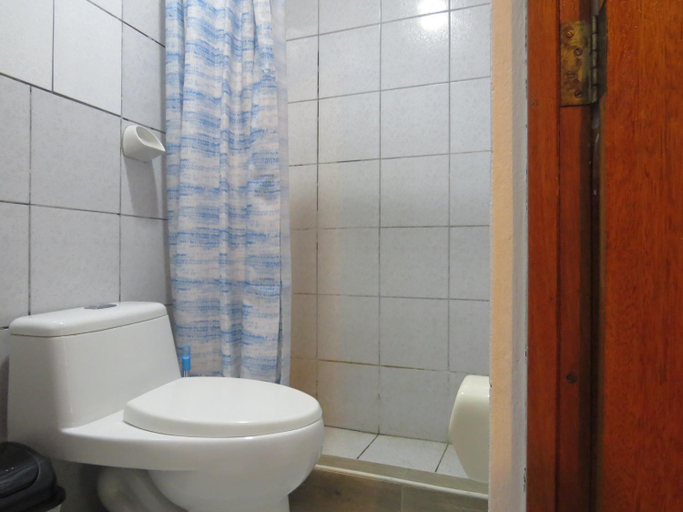Bathroom 2, La Casa de Abril, Cusco