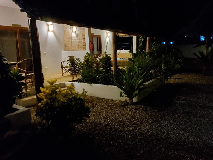 Others 4, Iaia apartments, Kusini