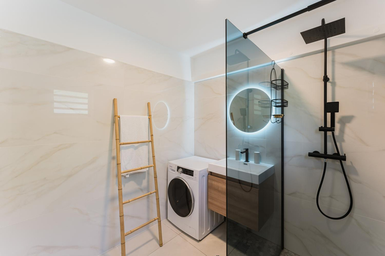 Bathroom 3, Habitation I'gwana, Sainte-Anne