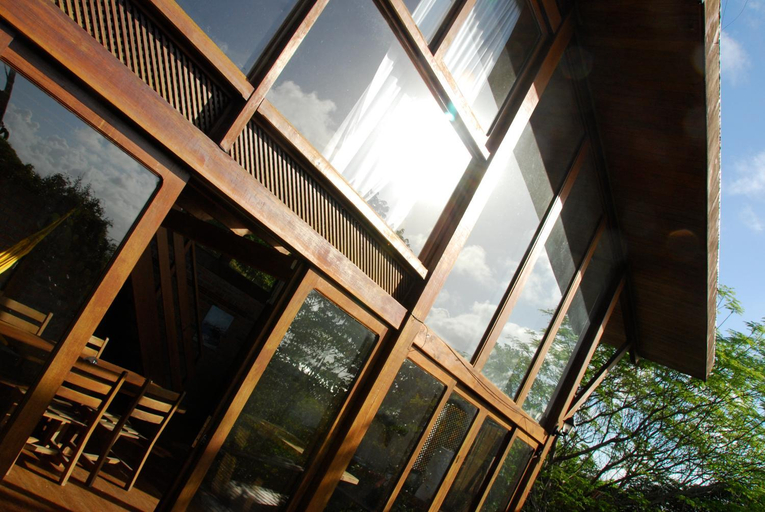 Entrance, A Casinha da Floresta, Cairu