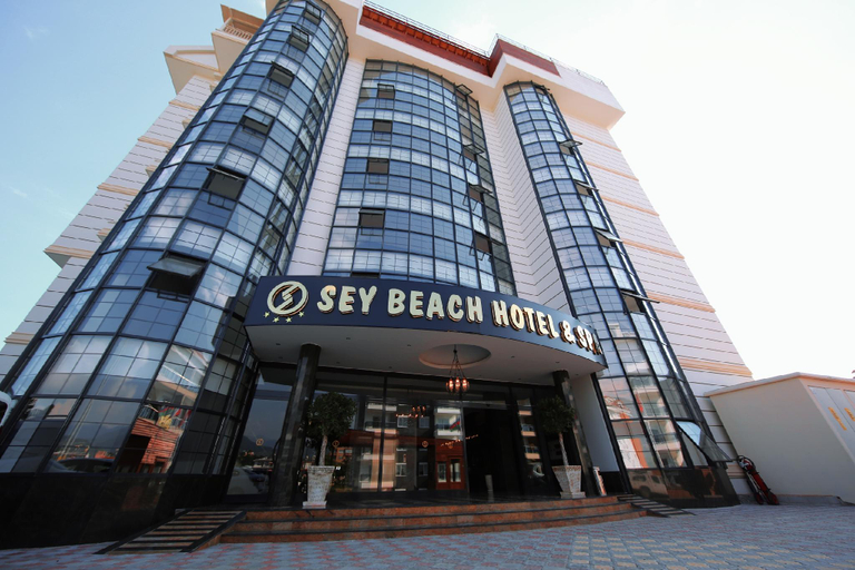 Exterior & Views