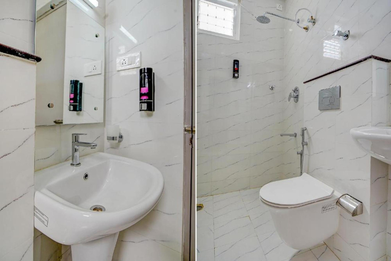 Bathroom, FabHotel Athasri Inn - Nr. Bellandur Railway Station, Bangalore