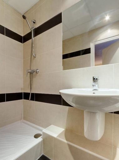 Bathroom 3, Hotel Parisiana, Paris