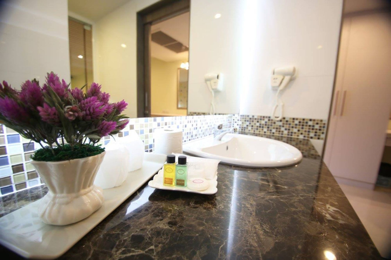 Bathroom 4, Trebel Service Apartment Pattaya, Pattaya