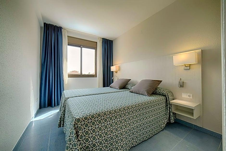 Bedroom 2, Aparthotel Olimar II, Tarragona