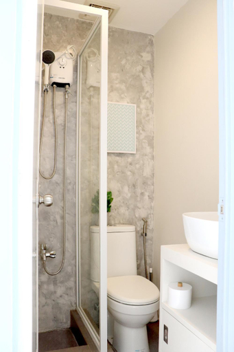 Bathroom 2, The Greek Pod - Private Staycation Pod in La Bella Tagaytay, Tagaytay City
