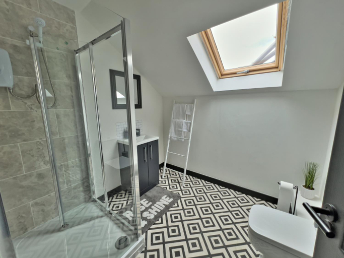 Bathroom, Newton's Suite, Kent