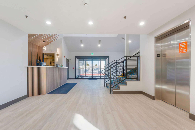 Public Area, Days Inn by Wyndham Thornton, Adams