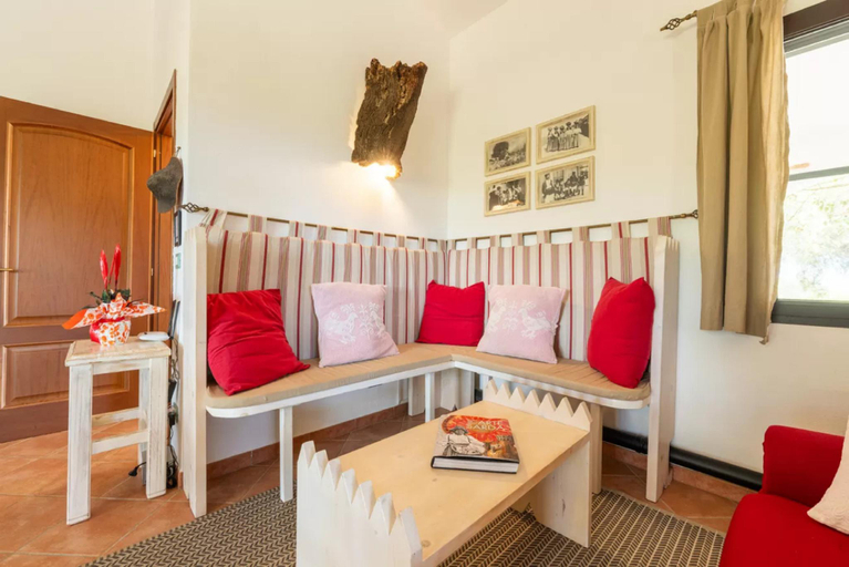 4, Lovely cottage with private wide garden near Orosei, Nuoro