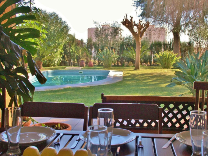Food & Drinks, Villa in Sant Pol near Crystal Beach, Barcelona