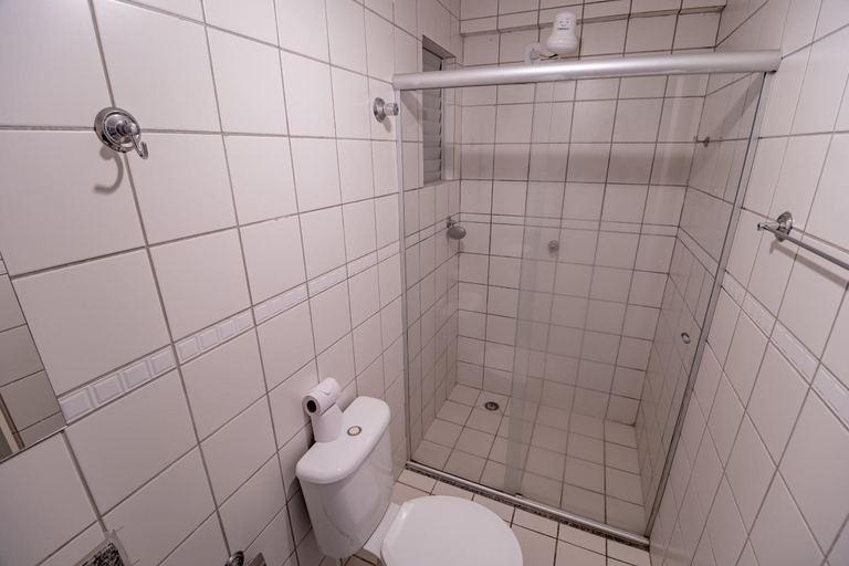 Bathroom 4, ADTUR FLATS CTC - Condominios Saphire, Amethist ou Center Caldas, Caldas Novas