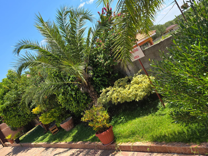 Others 5, The Wild Thing Guesthouse