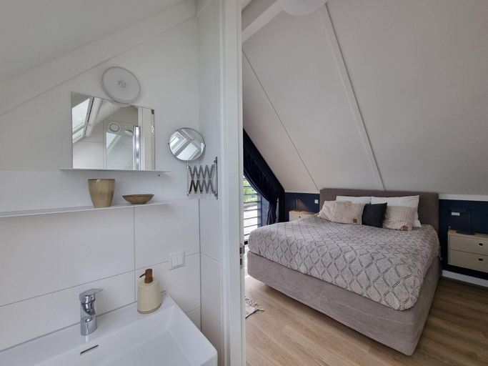 Bedroom 2, Water Villa in Balk with Private Jetty, Gaasterlân-Sleat