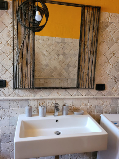 Bathroom 3, Rifugio della Pace Piano terra e Primo Piano, Cagliari