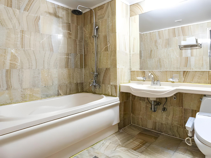 Bathroom 3, HOTEL AIRPORT JUNE , Jung